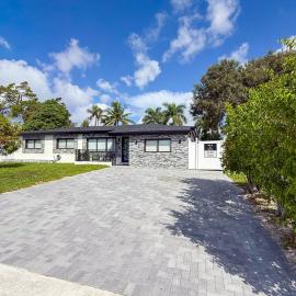 Central FTL Haven-Large Pool, BBQ, Casino Room, Family Fun & Convenience