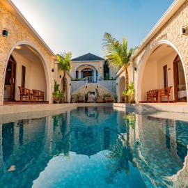 Golden Pandawa Villa โรงแรมในอูงาซัน