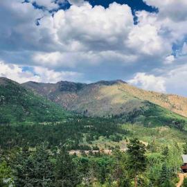 Winnemucca Spa - Private Guest Suite - Hot Tub, Sauna, Views, ξενοδοχείο σε Cascade-Chipita Park
