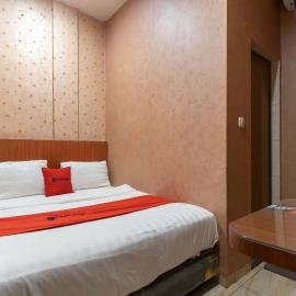 RedDoorz Plus @ Jalan Letda Sujono Medan 2, hótel í Pulauberayan Dadap