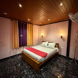 Coorg Red house Homestay، فندق في ماديكيري