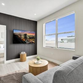 Prime South Beach Condo Block from the Ocean 406, hotel in Miami Beach