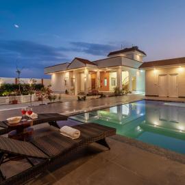 StayVista at The Corner Villa with Lawn, BBQ