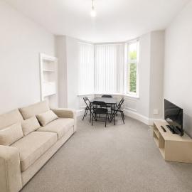 4 Bed, Free Parking, Near City Centre