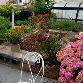 Jolie maison de ville avec jardin et jacuzzi, Hotel in Limoges