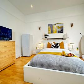 Vibrant Studio in Harbone With Parking