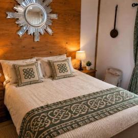 Cottage Sleeps 4 with Parking and Sea Views