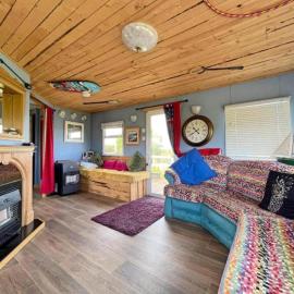 Cozy Carrowmenagh Cabin Retreat, hotelli kohteessa Culdaff