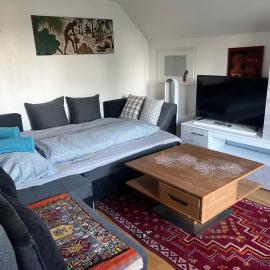 Basic upstairs small studio with Garden Mountain view,Short Term stay,Free parking, 24 h check-in, hotel en Fußach