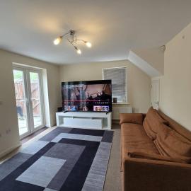 Shirebrook 2-Bed Townhouse with Free Parking Ideal for Contractors and Families