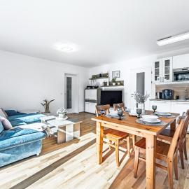 Airport Family Apartmán Víšek: Hostivice şehrinde bir otel