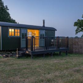 The Woodpecker Shepherds Hut with Private Hot Tub