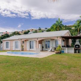 Villa 3 Chambres, Piscine Privée: La Possession şehrinde bir otel