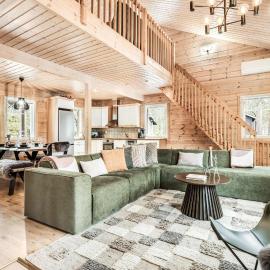 Snowtail Hideaway by Hilla Villas