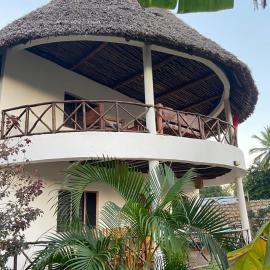 Villa Faraja - 4 km from Galu Beach Diani, 3 bedrooms
