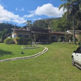 Sítio Recanto das Águas, hotell sihtkohas Paraibuna