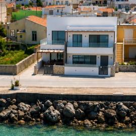 Aqua Vista-Villa Horizon Luxury Sea front villa with Jacuzzi & Endless sea view