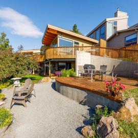 Award-Winning Anchorage Kitchen w Cook Inlet Views