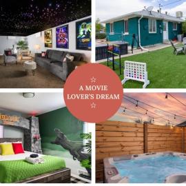 Movie Theater + Hot Tub | Game Yard | Sleeps 10!, hotel v destinaci Arvada