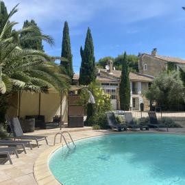 Mas des Lauriers, hotel in Caderousse