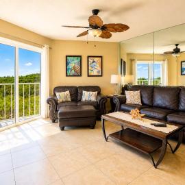 Oceanside Family Condo with Pool and Beach Access, hotel u gradu 'Tavernier'