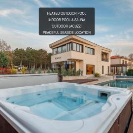 VSG Resort - Indoor & Outdoor Pools, Sauna, 200m to Beach, hotel di Klimno