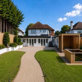 Large Modern Home, 6 Bedrooms, 4 Bathrooms