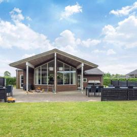 5 star holiday home in Ansager, hotel u gradu Ansager