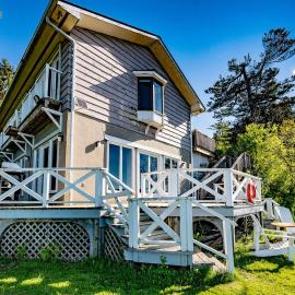 144 Quiet Lakeside Suite w Views, Beach, hotel v destinácii Georgina