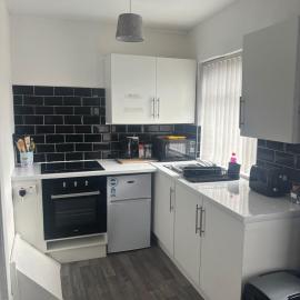 Upper Cottage flat in Clayton walking distance to Etihad Co-op Live, hotel u gradu Mančester