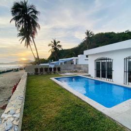 Casa Latinna a pie de playa