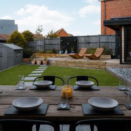 Perfect Booking Spacious 3-Bed Home with Garden and Outhouse