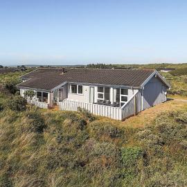 12 person holiday home in Hjørring, hotel en Lønstrup