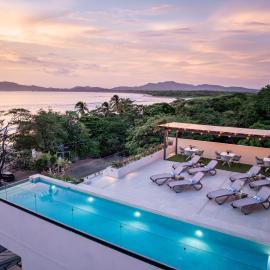 Iguana Surf Boutique Hotel Tamarindo Rooftop Pool & Beachfront Suites