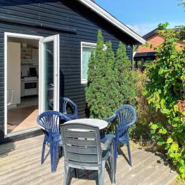 8 person holiday home in Ålbæk