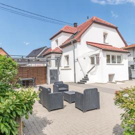 Villa Manala - Maison 4 chambres avec cinéma et jardin, hotel a Herrlisheim