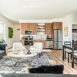 Top Floor, Panoramic View, Private Terrace, Short Walk To Lumen, TMobile Park And Waterfront