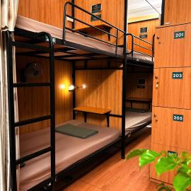 AprilBox Trackside Hostel, hotel di Hanoi