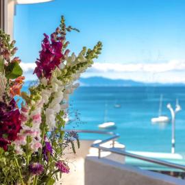 Central Oneroa Apartment With Sea Views., hotel i Oneroa
