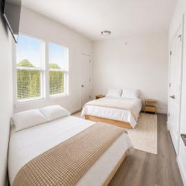 Room with Private Bath Free Parking Easy Access NYC