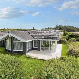 Luxury Beach House with Spa, hotel em Lønstrup