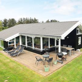 10 person holiday home in Hjørring-By Traum