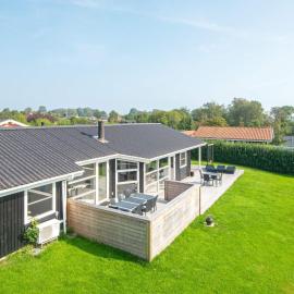 4 star holiday home in Juelsminde, Hotel in Sønderby