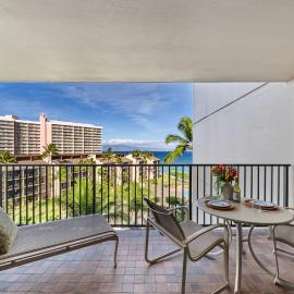 Tropical Hawaiian Getaway 1BD Ocean View - Kaanapali Shores 709, hotel di Lahaina