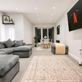 Contractor Stays Central Rugeley 2 Bed Sleeps up to 8