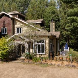 Serene 3-Bedroom Chalet in Mont-Tremblant