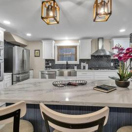 Como Lake Park Retreat l Hot Tub l Designer Home