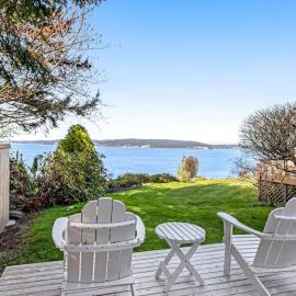 Waterfront Cottage with High-Speed WiFi Ocean View Private Deck & Kitchenette, מלון בלנגלי
