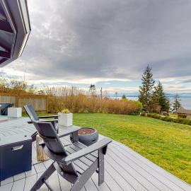 Relaxing Pet Friendly House with Hot Tub and Stunning Sea Views