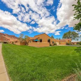 Lovely 3BR Mountainview with Pool and Hot Tub